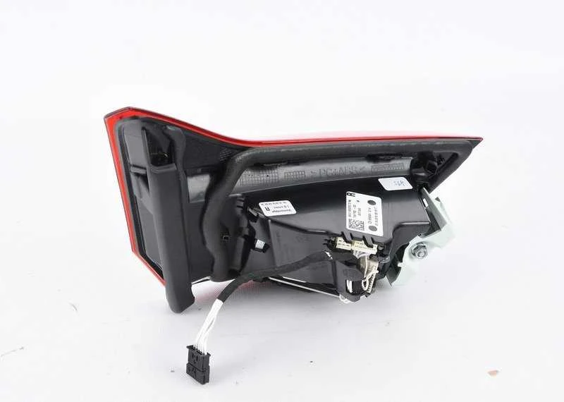 BMW F82 M4 Galinė Šviesa Bagažinės Durelės Dešinė Originalus 63217441790