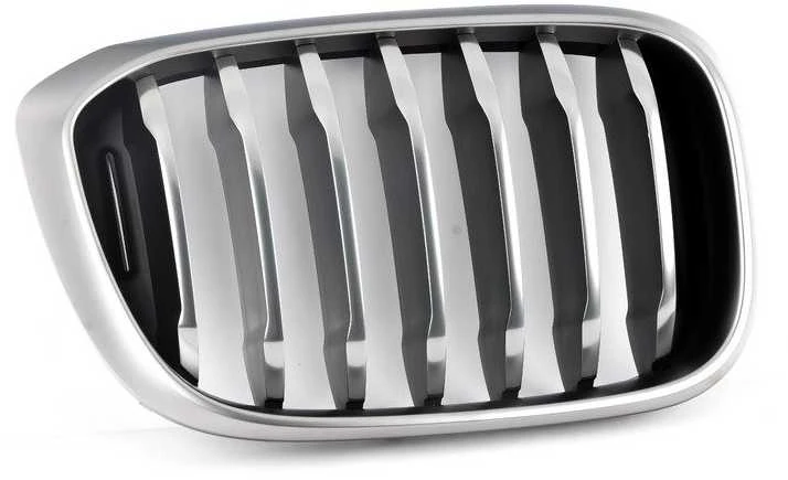 BMW G02 Priekinio radiatoriaus inksto grotelės dešinėje pusėje originalios 51137464922
