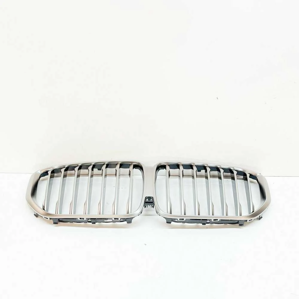 BMW G05 priekinio bamperio radiatoriaus grotelės Cerio pilka originalios 51137454888