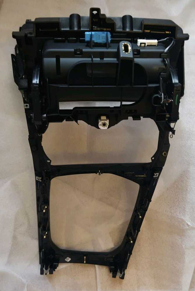 Bmw G14 G15 Pluošto Centrinė Konsolė Originalus 51168096321