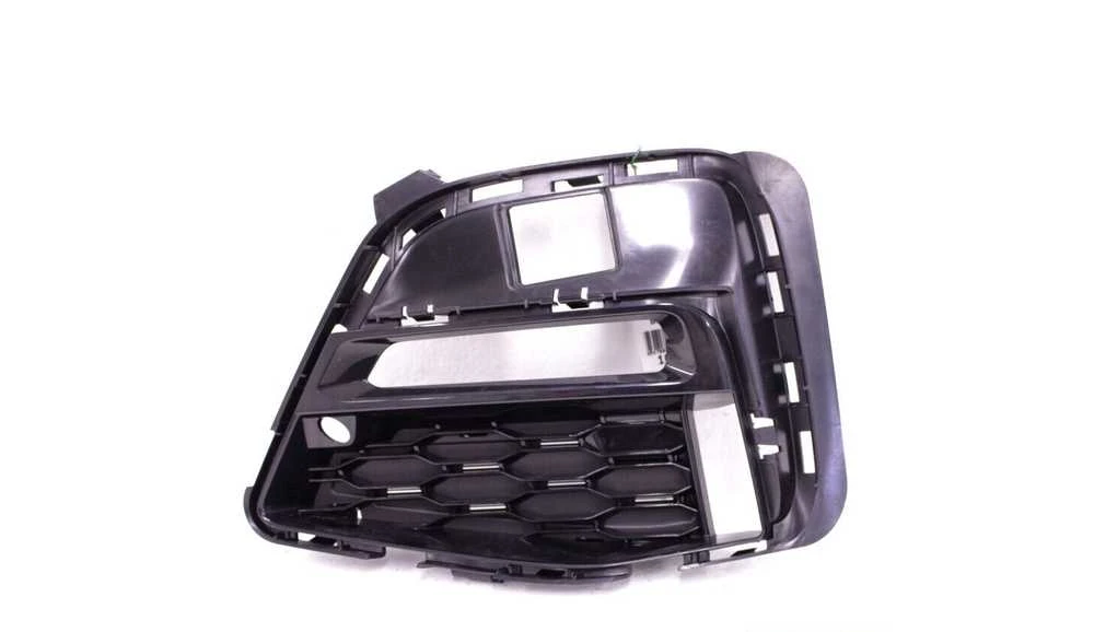 BMW G20 G21 priekinio bamperio grotelės kairės pusės originalios 51118069371