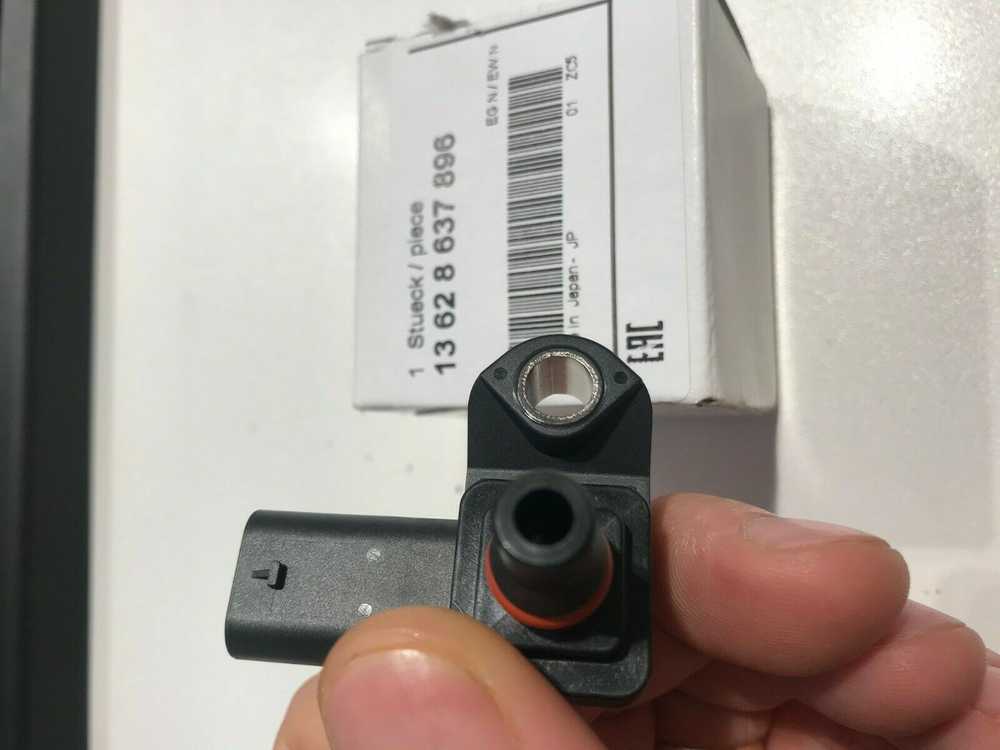 BMW G20 G32 F20 F21 F22 F22 F44 F45 Įsiurbimo kolektoriaus slėgio jutiklis originalus 13628637896