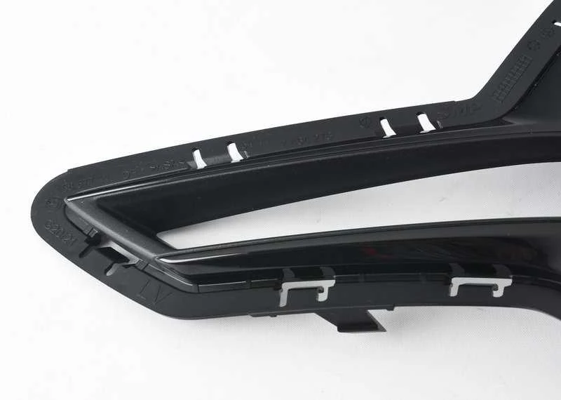 BMW G20 priekinio bamperio grotelės šoninės atviros kairės pusės originalios 51117464273