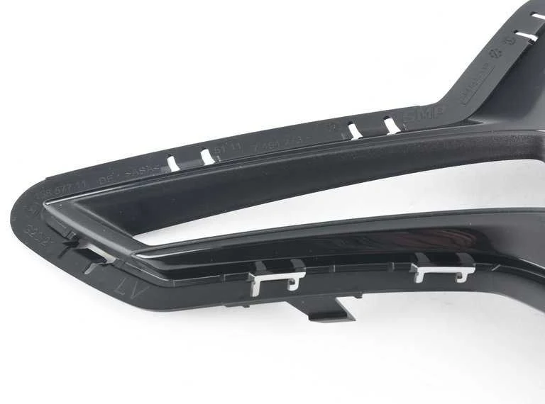 BMW G20 priekinio bamperio grotelės šoninės atviros kairės pusės originalios 51117464273