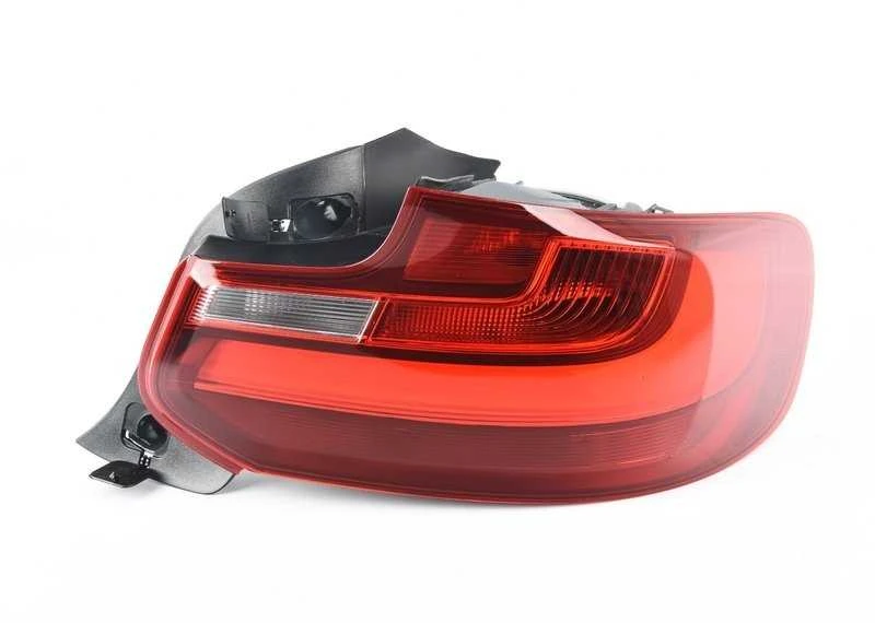 BMW galinio keleivio dešinės pusės galinio žibinto lempa 63217295428 originali