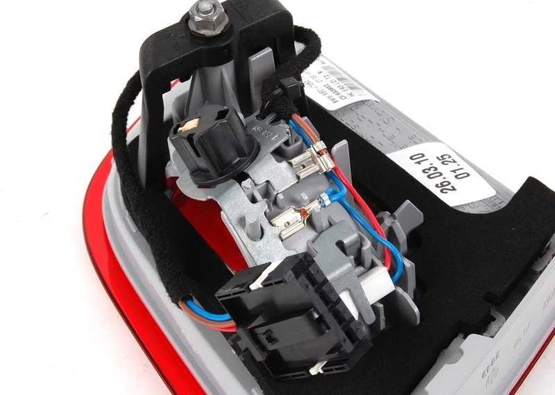 Bmw Galinis Žibintas Bagažinės Dangtyje Dešinėje E93 63217252784
