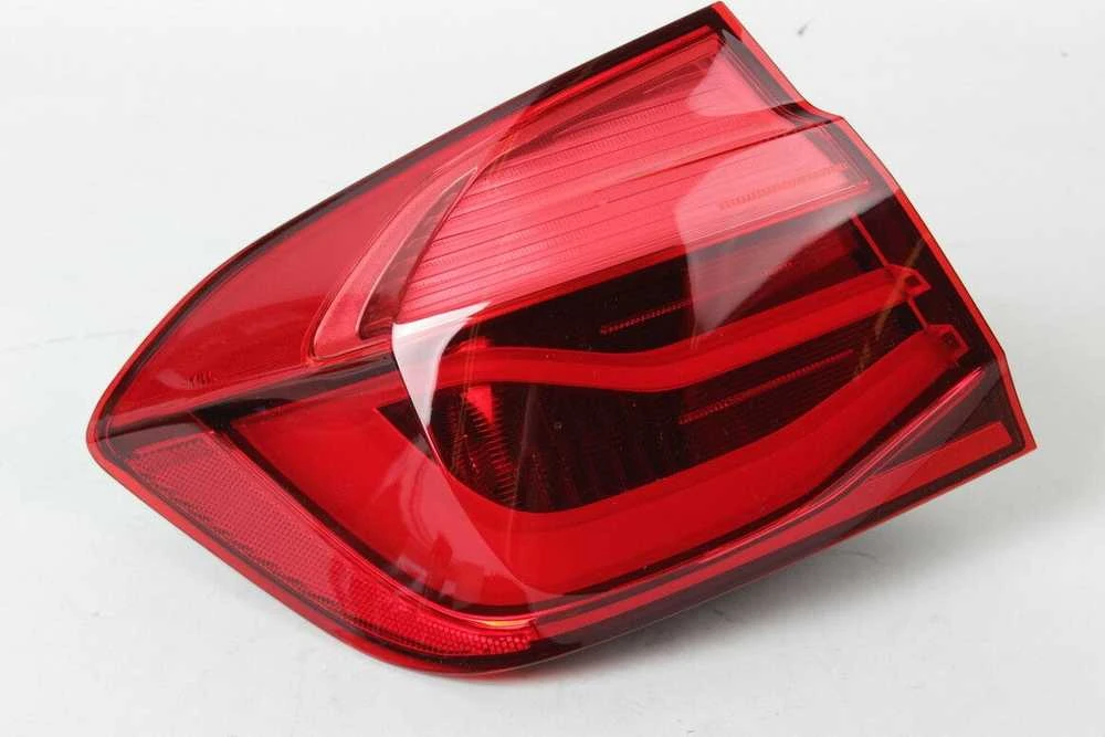 Bmw Galinis Žibintas Šoniniame Skydelyje Kairėje F30 F80 Originalus 63217369117