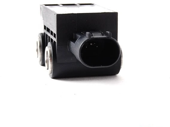 Bmw Greitinimo Jutiklis E90 E91 E60 E61 E65 E66 Z4 E85 Originalus 65776951595