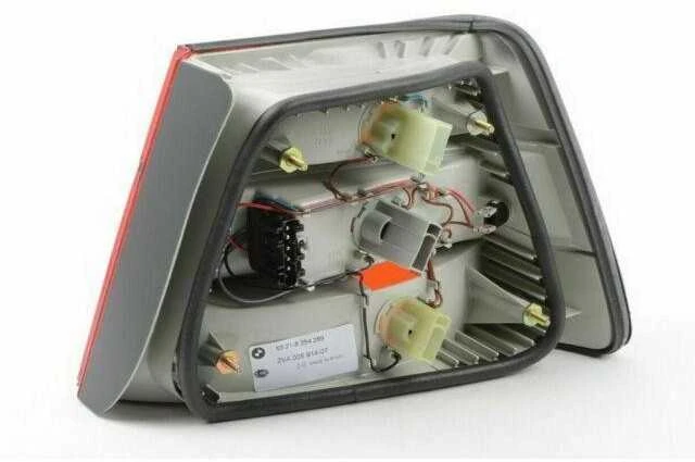 BMW Heckleuchte Seitenwand links 8 E31 63218354269 Originalus