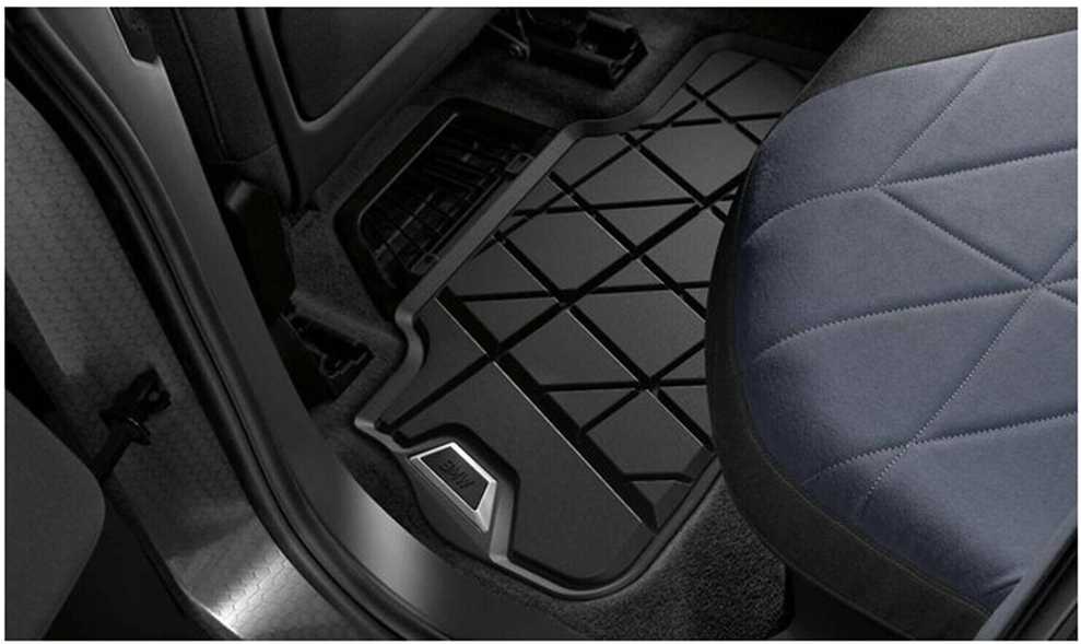 BMW I20 iX xDrive50 M60 galinis juodos spalvos guminių grindų kilimėlių rinkinys originalus