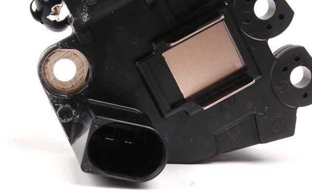 Bmw Įtampos Reguliatorius E90 E60 E61 E63 E64 E65 Originalus 12318510092