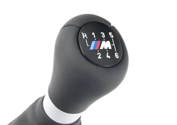 BMW M3 pavarų perjungimo mygtukas odinis su dangteliu 6 greičių juodas originalus 25118097174