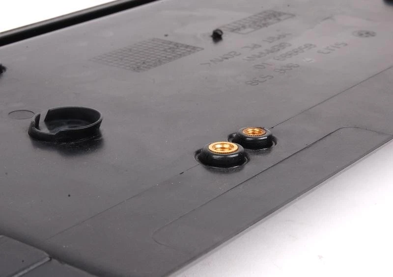 BMW M5 E60 bagažinės dangčio apdailos uždengimas JAV numerio plokštės originalas 51138043223