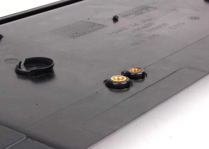 BMW M5 E60 bagažinės dangčio apdailos uždengimas JAV numerio plokštės originalas 51138043223