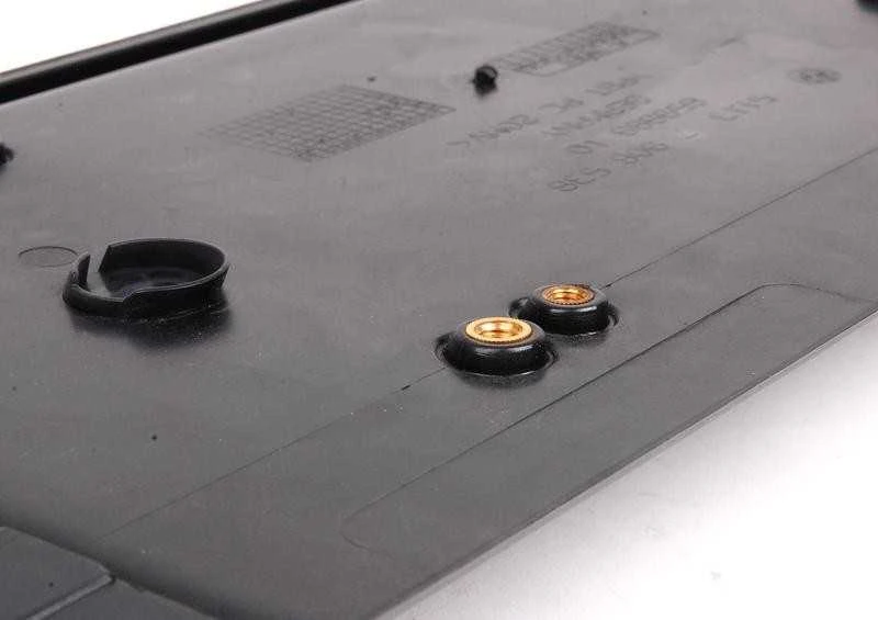 BMW M5 E60 bagažinės dangčio apdailos uždengimas JAV numerio plokštės originalas 51138043223