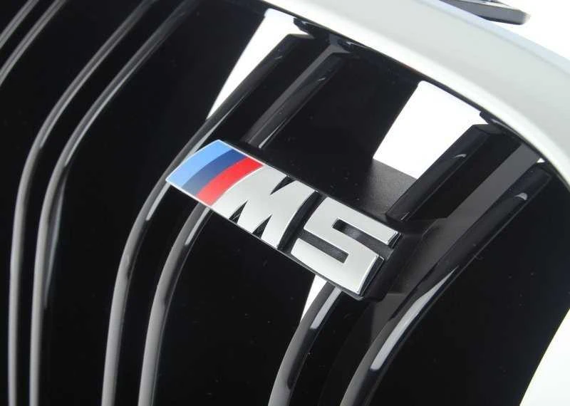 BMW M5 F10 Sedanas Priekinis Radiatorius Inksto M Grotelės Kairė 51138057223 ORIGINALI
