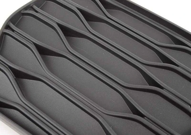 BMW MINI F55 F56 galinio bamperio grotelės dešinės pusės originalios 51127351656