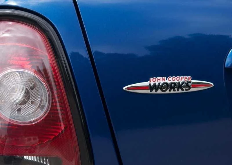 BMW MINI JCW R ženkliukas ant galinių durelių 51147476376 Originalus