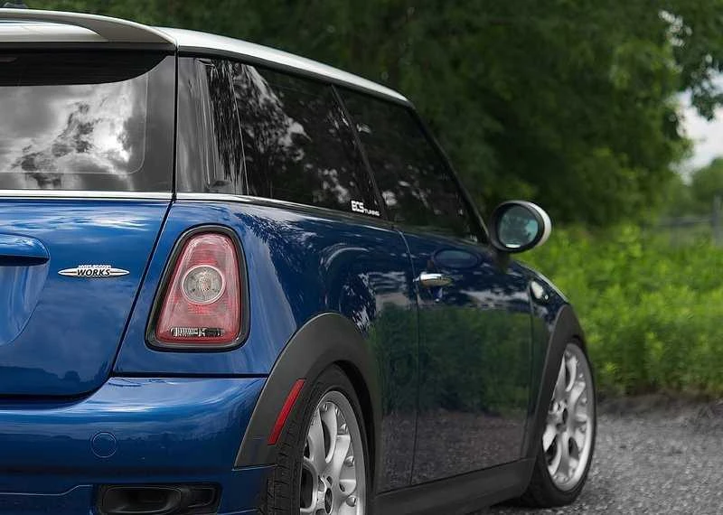 BMW MINI JCW R ženkliukas ant galinių durelių 51147476376 Originalus
