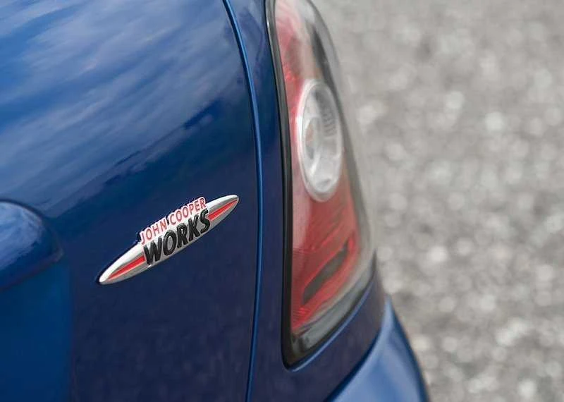 BMW MINI JCW R ženkliukas ant galinių durelių 51147476376 Originalus