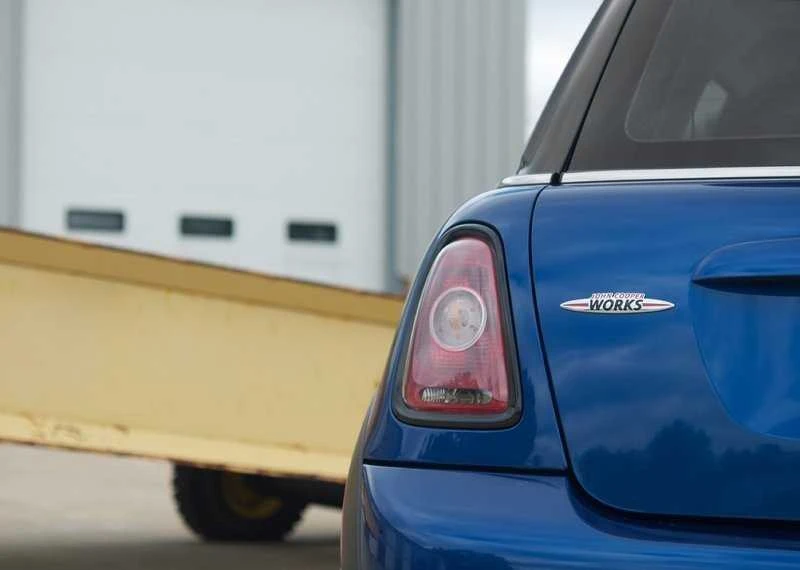 BMW MINI JCW R ženkliukas ant galinių durelių 51147476376 Originalus
