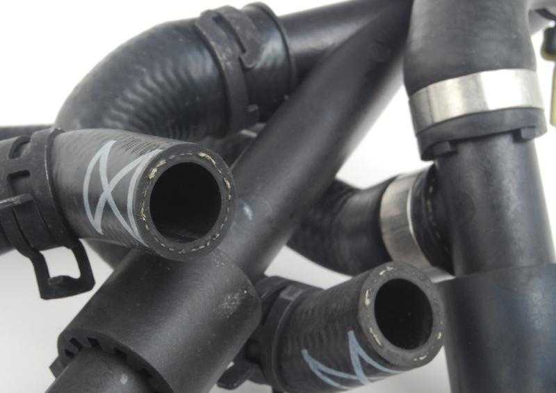 BMW MINI R52 radiatoriaus aušinimo skysčio žarna Originali 17127541095