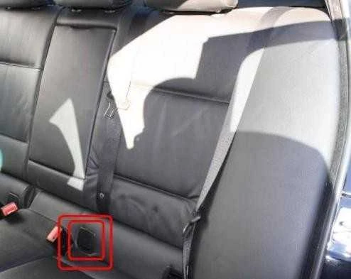 BMW NAUJA ORIGINALI 5 F11 TOURING 10-16 GALINĖS SĖDYNĖS JUODA ISOFIX MONTAVIMO KAPOTĖLIS 7267094