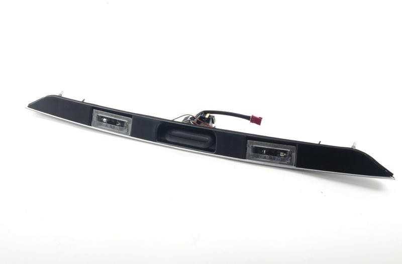 BMW NAUJA ORIGINALI 5 SERIJOS E39 1996-2003 BAGAŽINĖS RANKENA CHROMAS 7051529