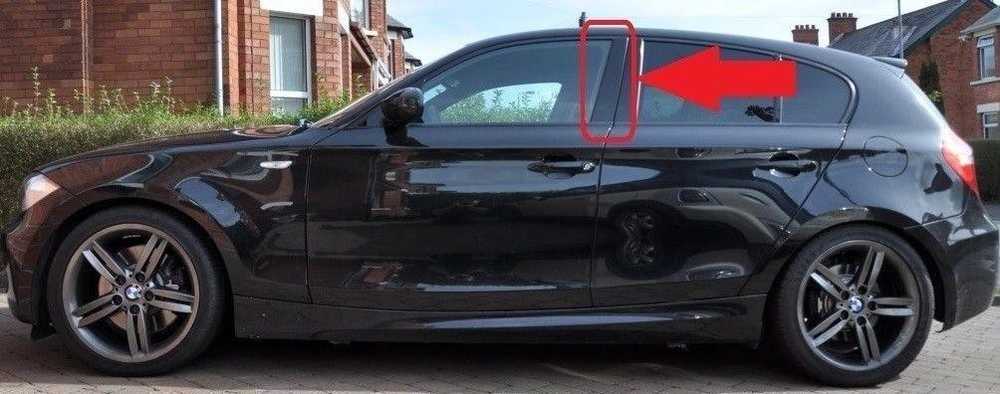 BMW NAUJA ORIGINALI E87 PRIEKINIO DURŲ APDAILA B STULPO PLOKŠTĖS APDAILA BLIZGUS Juodas KAIRĖS PUSĖS