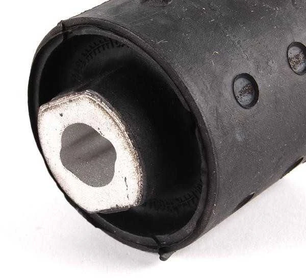 BMW originalus galinio ašies laikiklio guminis montavimo įdėklas E46/E83/E85/E86 33176770788