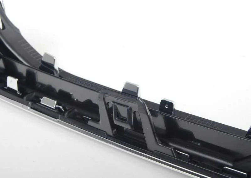 BMW 3 serijos F30 F31 F34 F35 priekinio buferio grotelių apdaila dešinė originali 51117279698