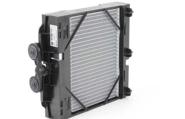 BMW Pagalbinis Radiatorius Kairys 5 F07 F10 F11 6 F06 F12 F13 7 F01 F02 F03 Originalus 17117805630