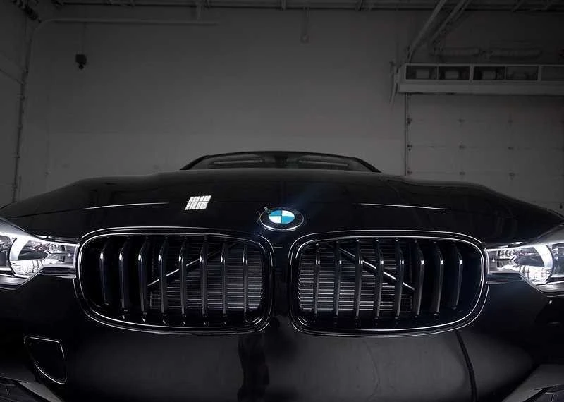 BMW F30 F31 Priekinis Juodas Blizgus Ornam Grille Originalus 51712240778