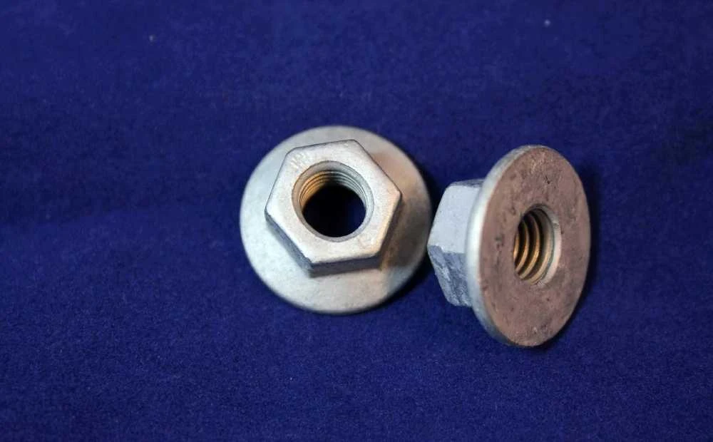 BMW priekinės pakabos kreipiančiosios atraminė veržlė originali 31316769731