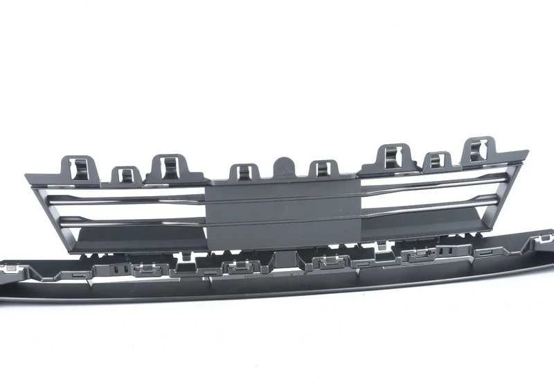 Bmw Priekinio Buferio Apatinės Centrinės Grotelės F30 F31 51117386153