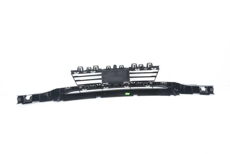 Bmw Priekinio Buferio Apatinės Centrinės Grotelės F30 F31 51117386153
