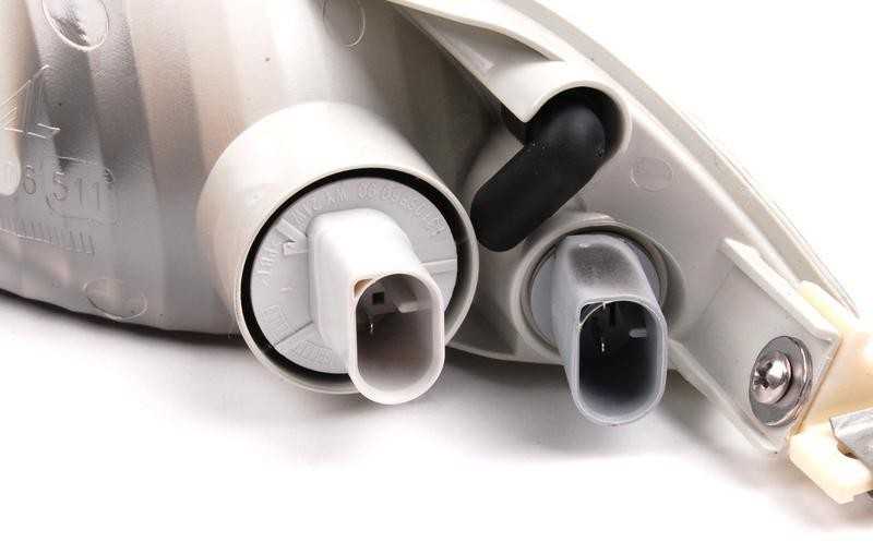 BMW PRIEKINIS POSŪKIO INDIKATORIUS USA DEŠINYSIS E63 E64 ORIGINALUS 63137165808