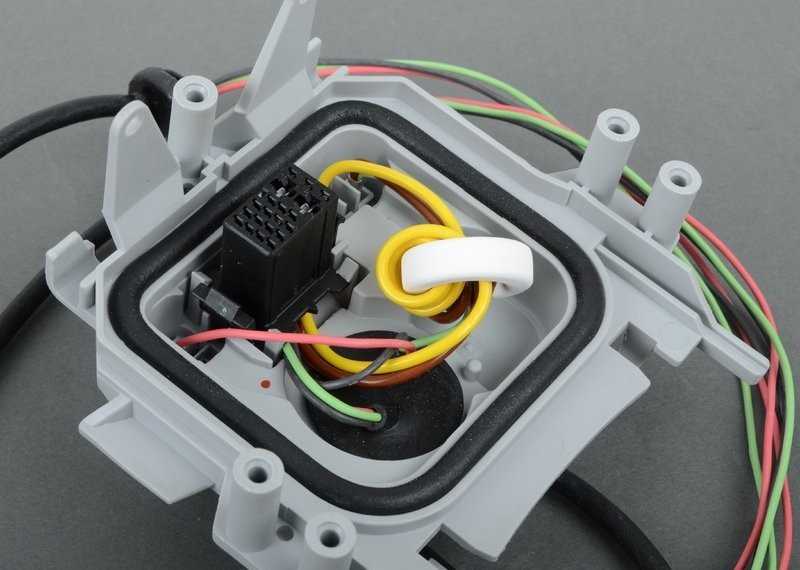 BMW priekinių žibintų valdymo modulio laikiklis kairėje pusėje Originalus 63126924283