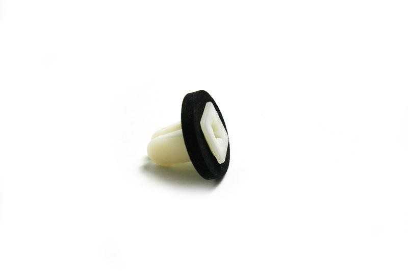 BMW Spreizmutter E81 E87 E88 F20 F21 F22 F23 F45 F46 3' 4' 5' 6' 7' Originalus 65138387414