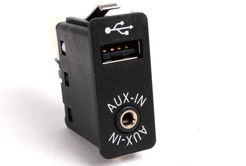 BMW USB/AUX-IN lizdas 1' E81 E87 E90 3' 5' F10 F11 Originalus 84109237653