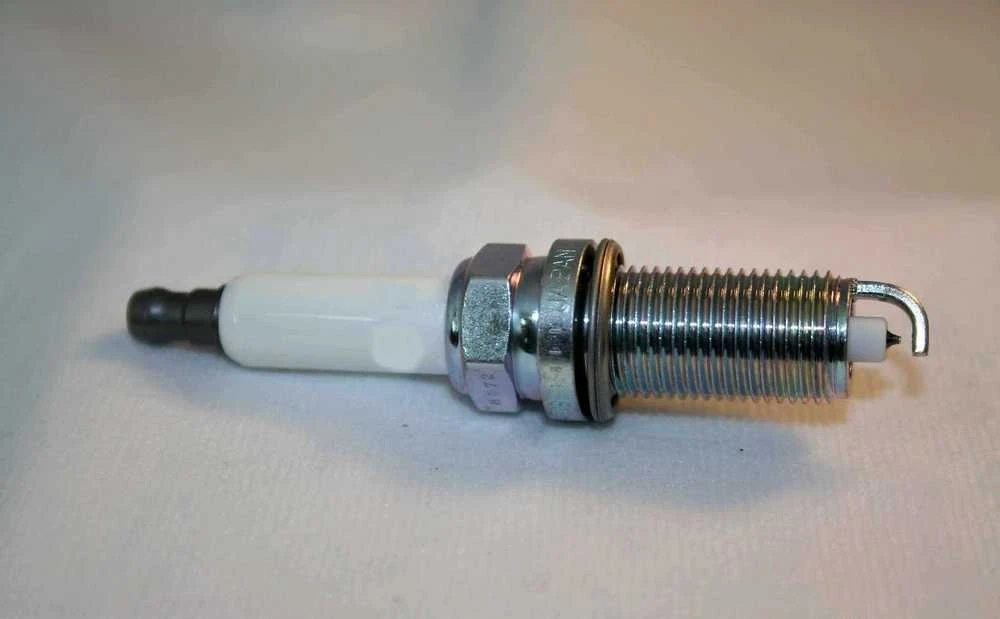 BMW uždegimo žvakė E81-88 E90-93 E60 E61 E65 X1 X3 X5 N52 N53 12122158253 Originali