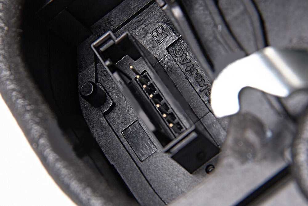 BMW Užraktas sukomplektuotas kairėje E63 E64 630i 650i M6 Originalus 51215A36E33