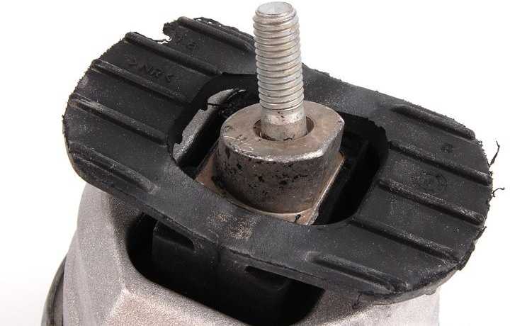 BMW Variklio Atramos Dešinė Originalus 22116776668