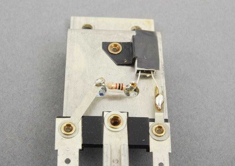 BMW ventiliatoriaus variklio rezistorius 64111381784 Originalus