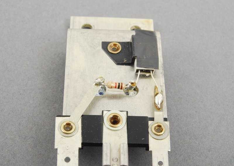 BMW ventiliatoriaus variklio rezistorius 64111381784 Originalus