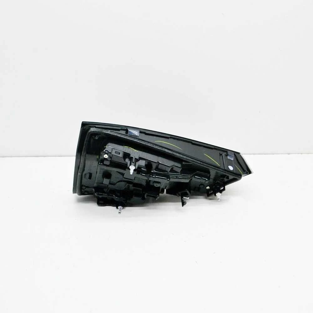 BMW X3 G01 F97 dešinės pusės galinių durelių žibintas 63239463054 9463054 GENUINALUS