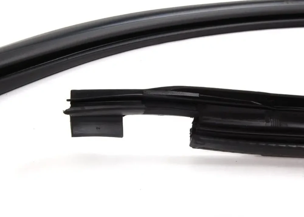 BMW X5 E53 Dešinės stogo sandarinimo detalė Originali 51717008976
