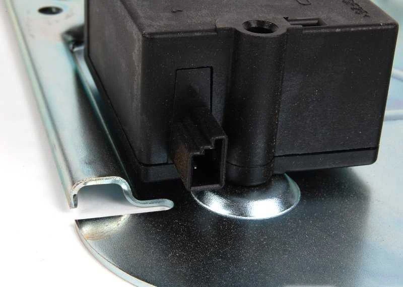 Bmw X5 E53 Galinio Luiko Blokavimo Variklis Originalus 51248408497