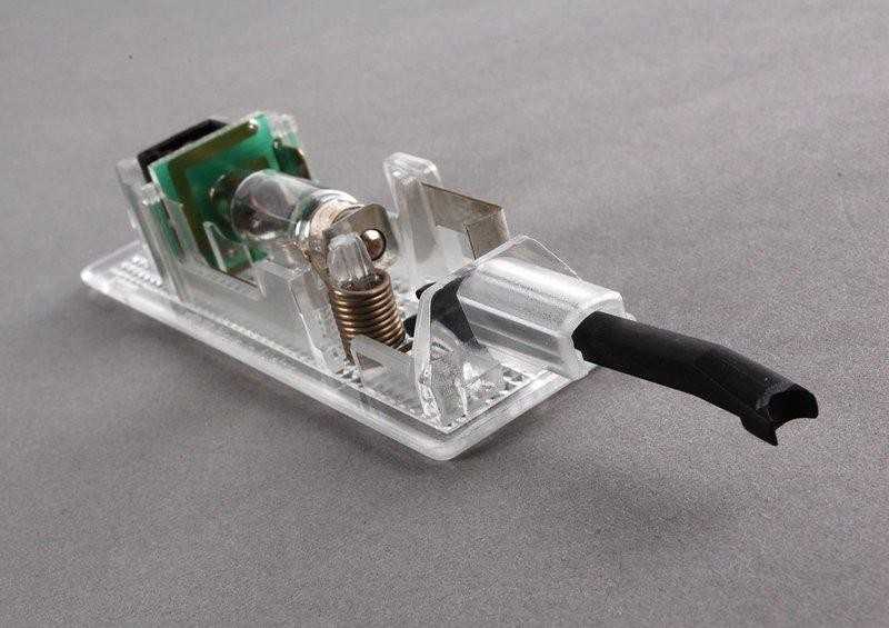 BMW Z3 E36 pirštinių dėžutės lemputė su jungikliu originali 63318360611