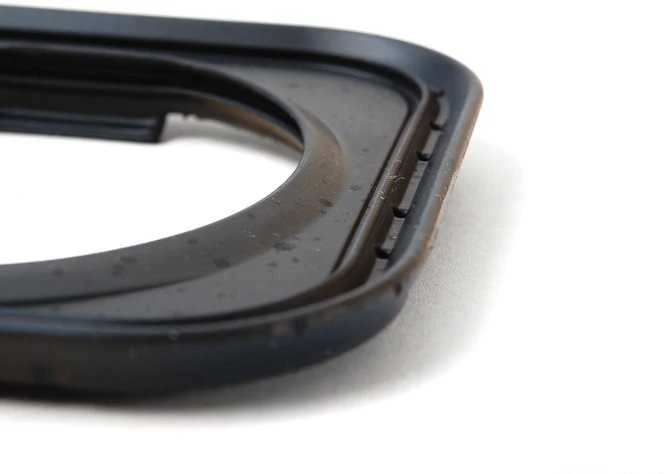 Genuine alyvos užpildymo dangtelio tarpiklis BMW E88 E82 E90 E91 E92 E60 11127553999